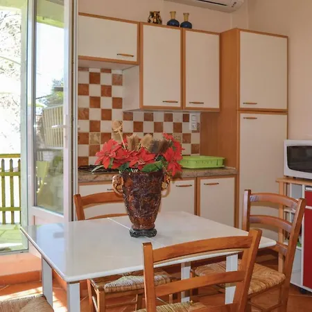 In With Kitchenette Apartment