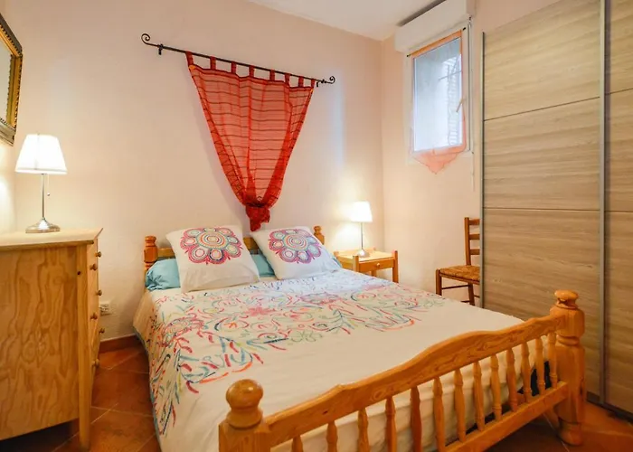 1 Bedroom Cozy In Appartement *