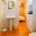 1 Bedroom Cozy In
