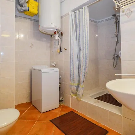 1 Bedroom Cozy In Lägenhet Zonza