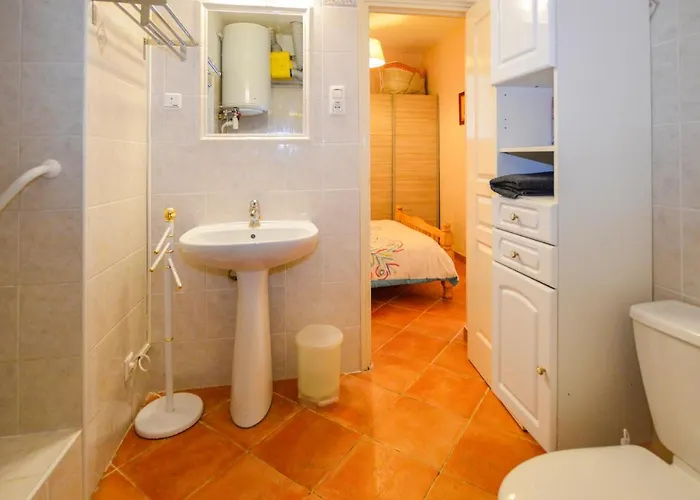 1 Bedroom Cozy In